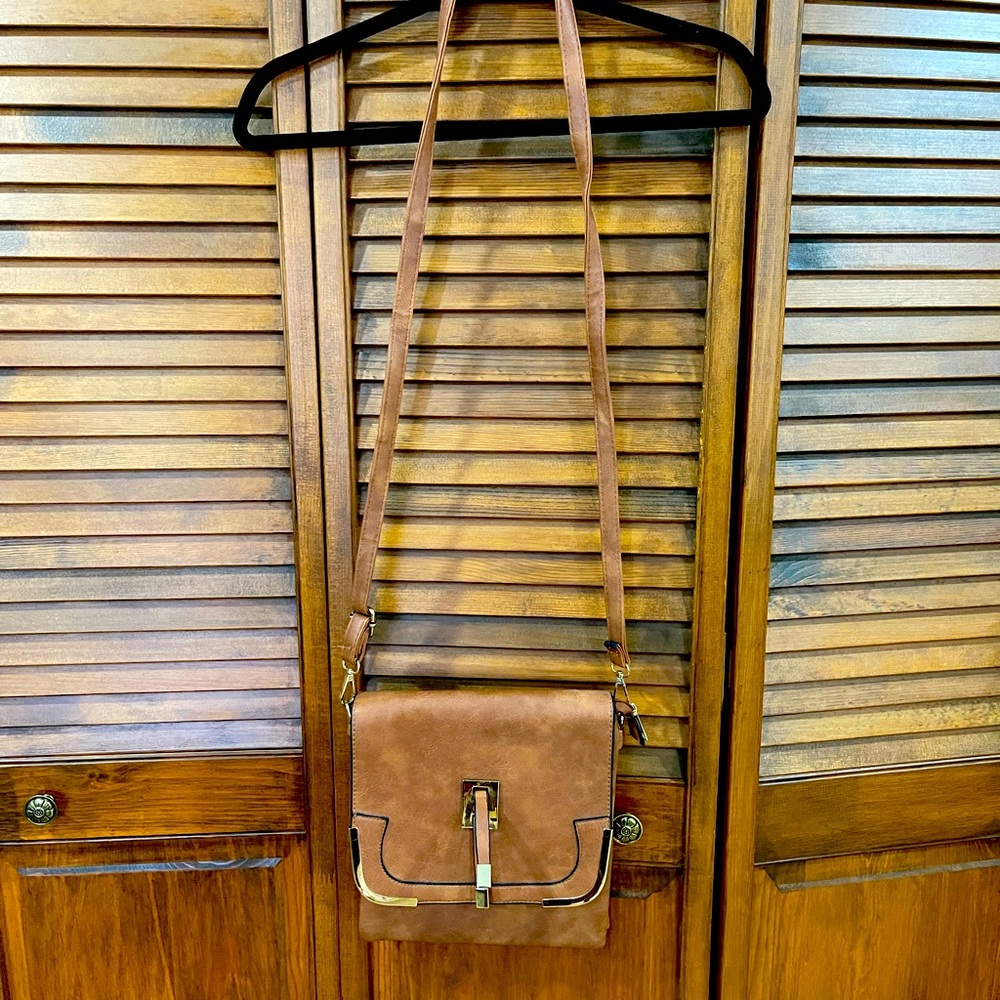 Brown cross body king strap purse satchel